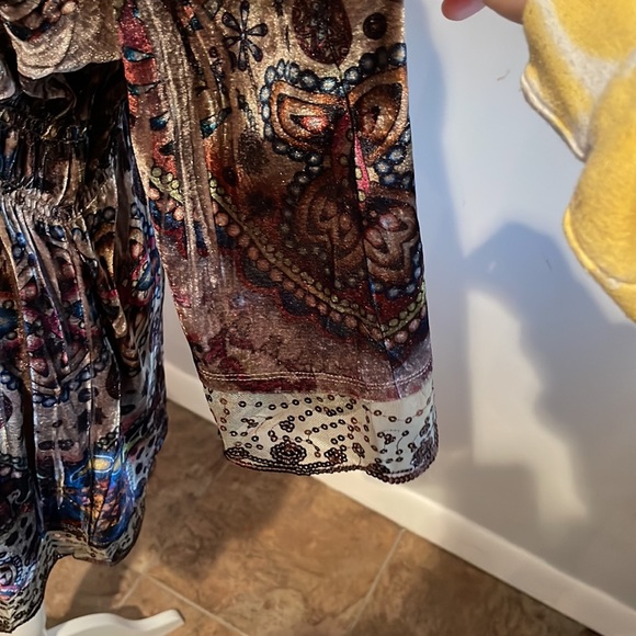 Beautiful blouse - Picture 4 of 6